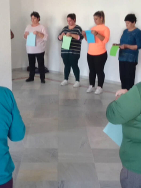 Un taller de movimiento y risoterapia para el empoderamiento y el bienestar de la mujer