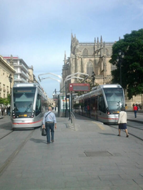 El gasto municipal del transporte colectivo en Sevilla fue de 207 euros por habitante al año