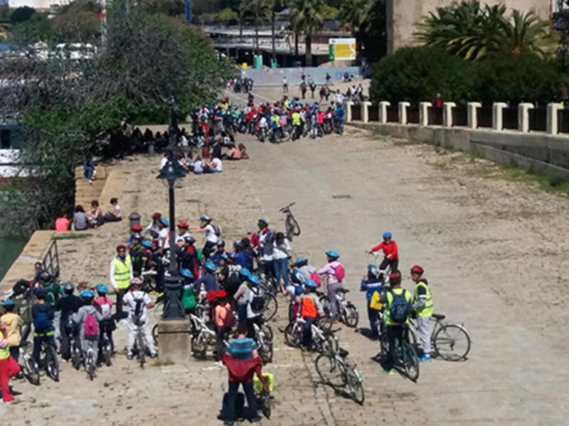 En Bici o Andando. Mejor al Colegio Paseando.