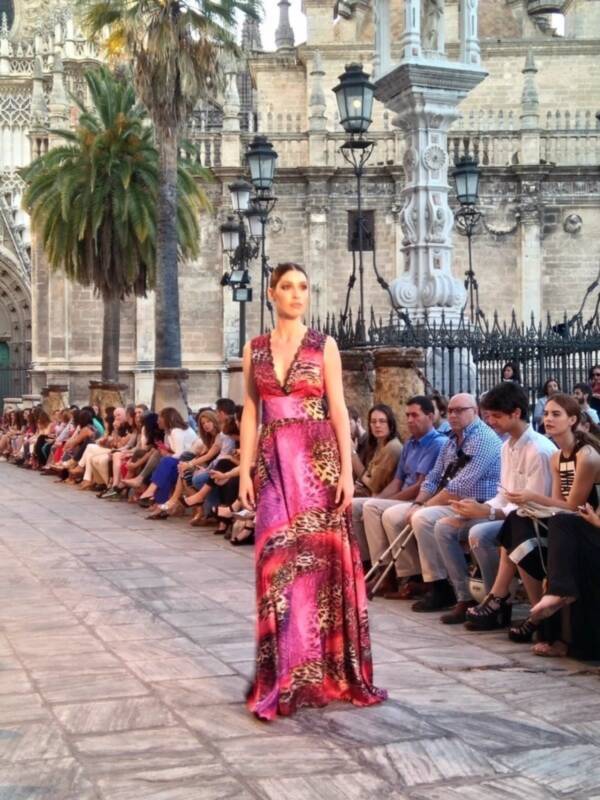 Pilar Rubio presenta en SIQ Sevilla La Vuelta del Esplendor, una colección inspirada en el resurgir de la moda en los años 50   