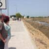 El grupo municipal de Izquierda Unida  comprueba la marcha del dragado del puerto y la aportación de arena a la playa de Micaela.  