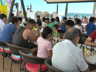 65 participantes en el torneo playero que abría la actividad ajedrecística veraniega en Chipiona