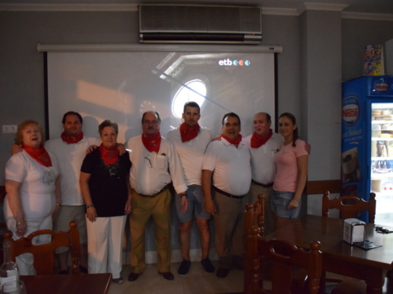 Desde Sevilla los Navarros despiden las fiestas de San Fermín.