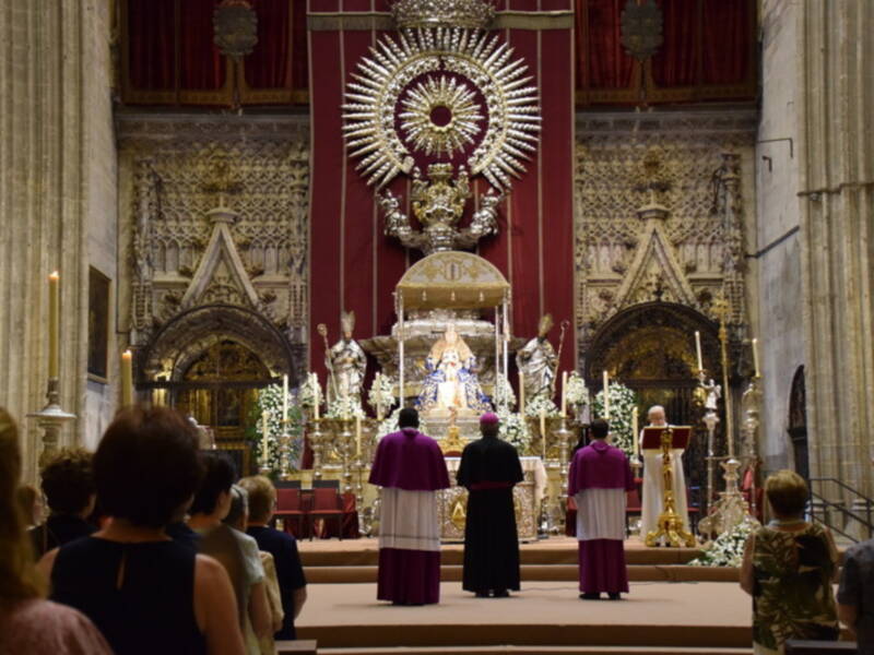 La intención del segundo día de novena  de la Virgen de los Reyes fueron para las religiosas Terciaria Franciscana del convento del Pozo Santo