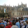 Sevilla sale a la calle para acompañar a la Virgen de Los Reyes.