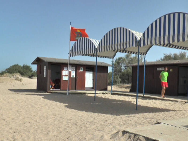 Efectivos de Protección Civil salvan la vida en Las tres piedras a un hombre de 76 años que se encontraba inconsciente en la zona de baño