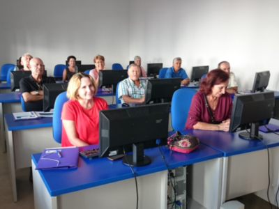 Elvira Jiménez clausura el cuarto curso de acceso a las nuevas tecnologías para mayores de 50 años