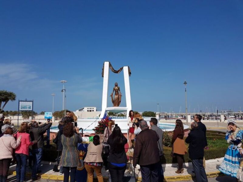 La estatua de Rocío Jurado luce desde hoy totalmente restaurada