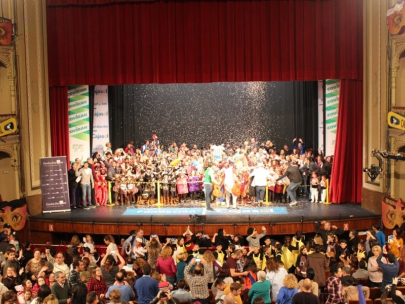 Más de 400 niños viven la gala especial de 'El Carnaval en la Escuela' en el Gran Teatro Falla de Cádiz