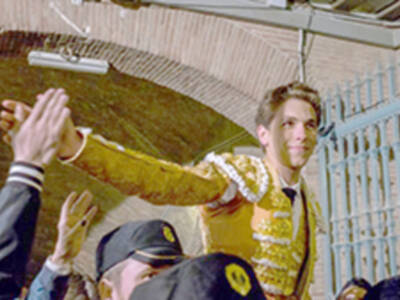 Puerta Grande a la torería de Ginés Marín y oreja al buen gusto de Cayetano