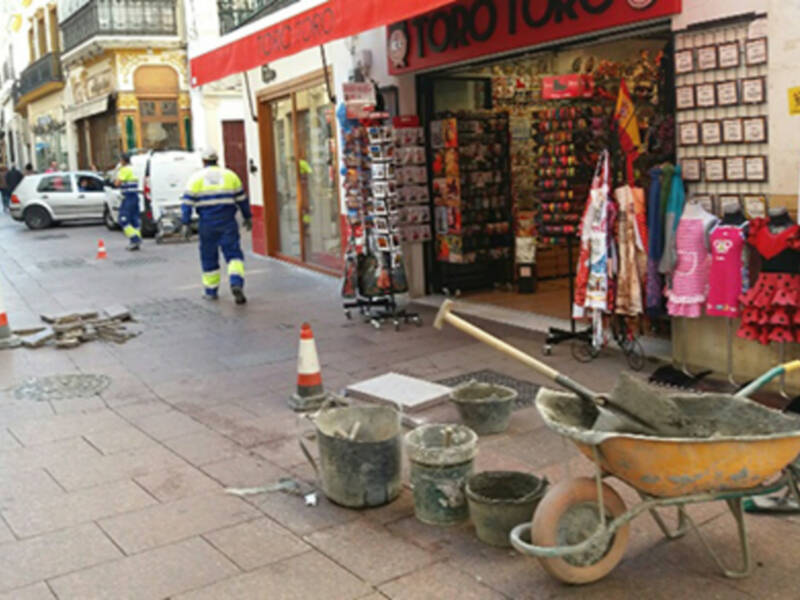 Obras en el recorrido de las cofradías a una semana de la Semana Santa
