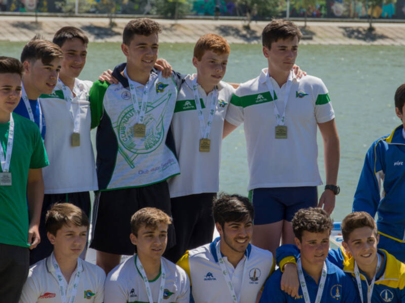 El Club Náutico se corona en el Andaluz de barcos de equipo de piragüismo