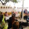 El patio del Chusco se llenó para disfrutar con el pregón de las Cruces de Mayo que ofrecieron Pilar Cayuso y Ángeles Lorenzo