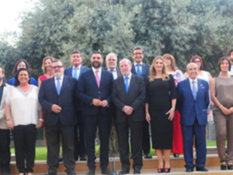 Ainhoa Arteta “Hija Adoptiva” de Sevilla y María del Monte, medalla de oro de la provincia