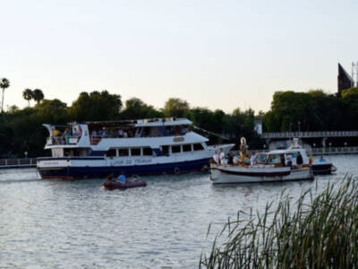 La Virgen del Carmen paseó por el río Guadalquivir