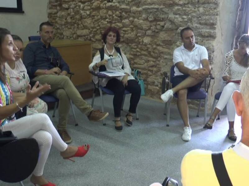 Los colectivos que piden una ambulancia de cuidados críticos permanente para Chipiona se reúnen con los tres grupos de la Corporación