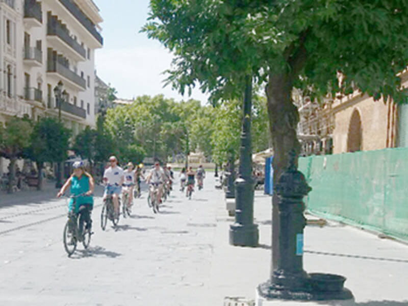 El Ayuntamiento de Sevilla está instalando fuentes de agua potable.