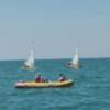 Rafael Ruiz y Ramón Calero lideran el Campeonato de España de Patín a vela que se disputa en aguas chipioneras tras la primera jornada