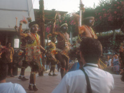 Muestra fotográfica de la Expo '92 en el Centro Cívico el Tejar del Mellizo en el Parque de Los Príncipes en el barrio de Los Remedios.