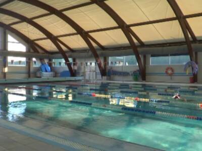 La piscina municipal de Chipiona reanuda su actividad tras la parada anual de dos semanas para su puesta a punto