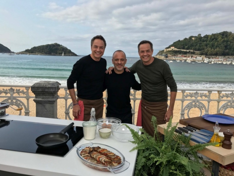 ‘Torres en la cocina’ preparan un “menú de cine” y homenajean la gastronomía donostiarra en San Sebastián