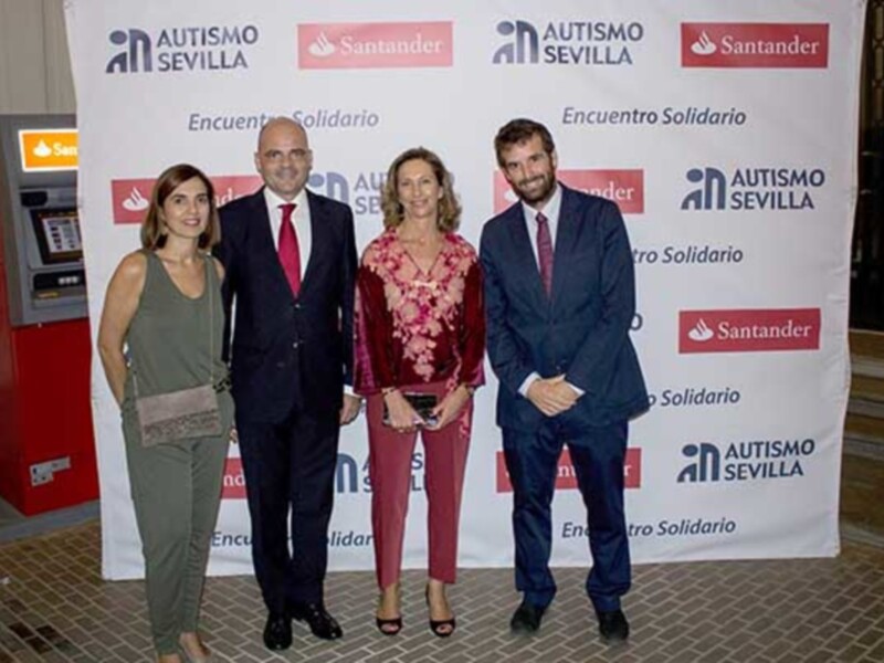Más de 250 invitados se dieron cita en el Palacio de Yanduri para conocer la realidad de las personas con autismo
