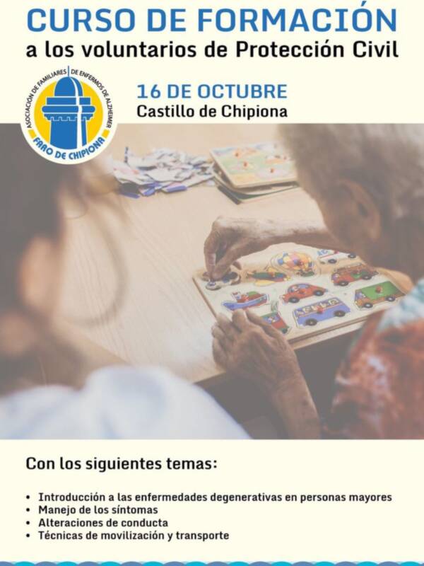 Veinte voluntarios de protección civil participan en un curso formativo para el tratamiento de personas con demencia.