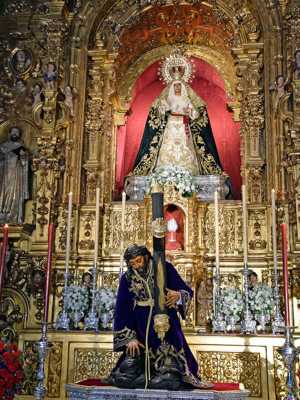 La imagen cristifero de la titular de la Esperanza de Triana restaurado por Pedro Enrique Manzano