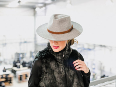 Fernández & Roche, los sombreros más famosos del mundo presentan su nueva colección, en su boutique sevillana
