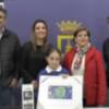 Cecilia Díaz Gotor recibe el premio como finalista del concurso digital infantil de Aqualia