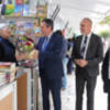 Espadas ha hecho entrega de un reconocimiento a la propietaria de la librería Rosa Sardá, de Barcelona, una de las pioneras de esta feria