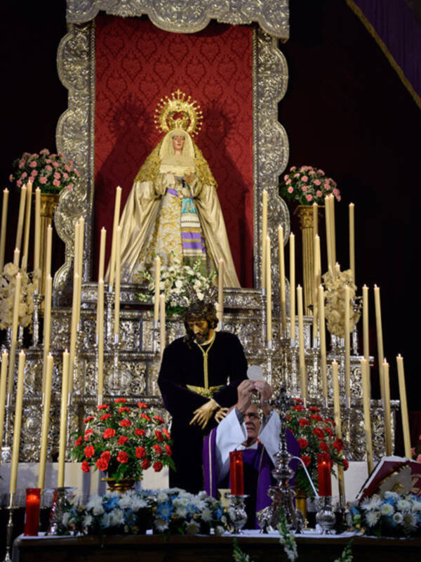 Cultos de la Hermana de Jesús nazareno, en honor a su titular mariana la Virgen de la Esperanza.