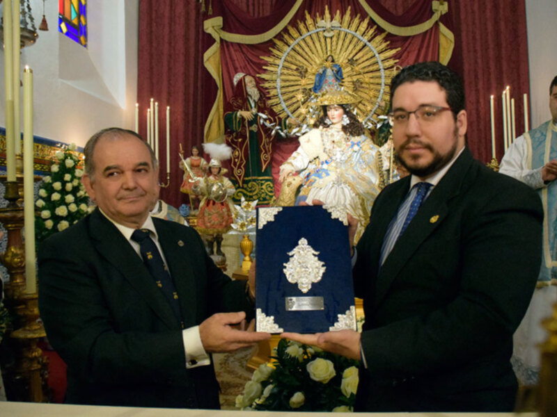 Juan Manuel Labrador y el pintor Antonio Díaz  pregonero y cartelista de las Glorias  de Sevilla.