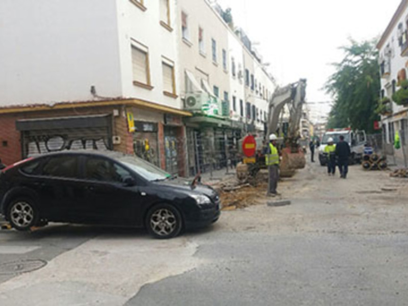 Calle Niebla cortada en acceso desde Santa Fe y tramo comprendido entre Miño y Nao