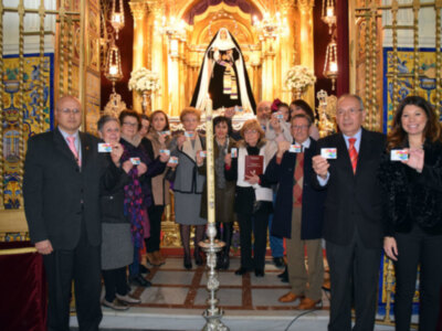 Fundición del cirio en honor a los donantes de órganos en la Hermandad de la Soledad de Alcalá del Río
