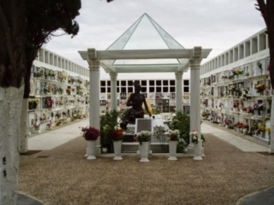 IU exige cubrir las plazas de sepulturero en Chipiona