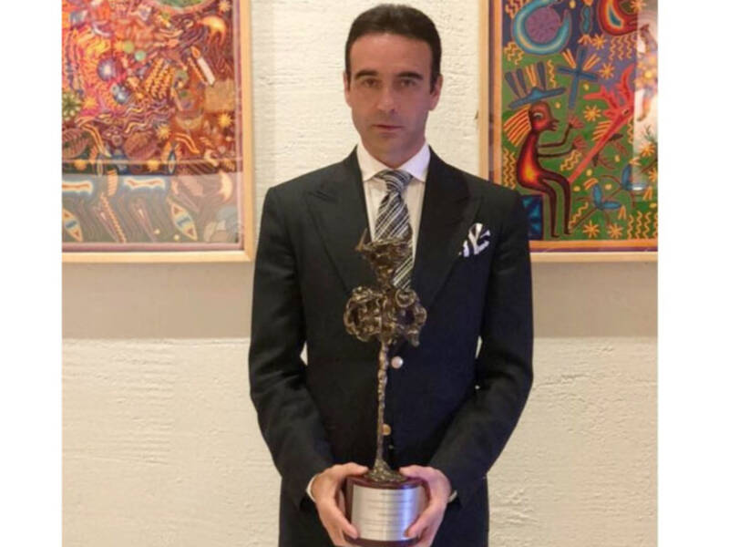 Enrique Ponce recoge el prestigioso premio Minotauro en México