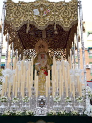 La Barriada de San Carlos bribó con su virgen de la Esperanza.