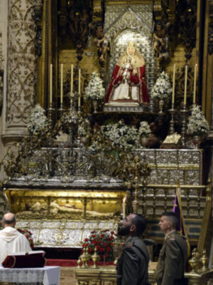 Actos religiosos y desfile por el Día de San Fernando en Sevilla