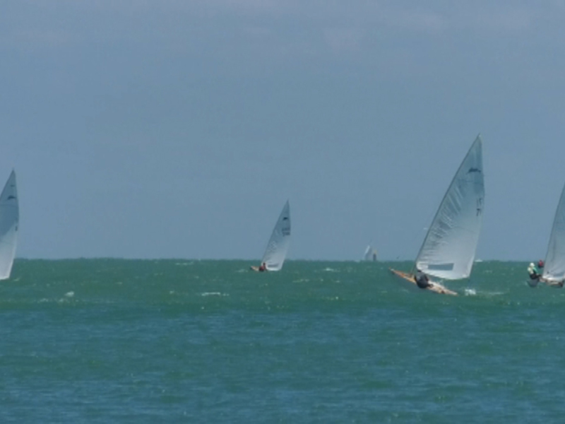 Ramón Calero del club del Puerto Campeón de Andalucía de Patín a Vela con el regatista del CAND Ángel Miranda primero en A2
