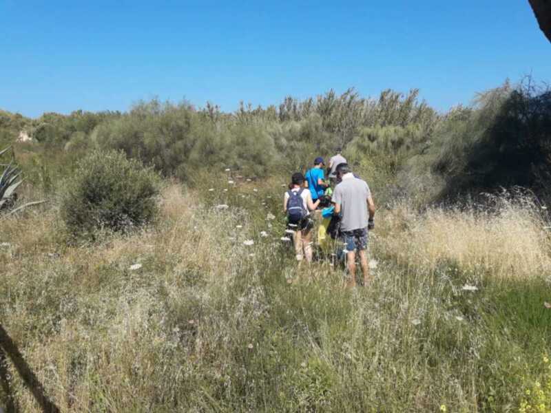 Recogidos casi ochenta kilogramos de residuos en el cordón dunar en una actividad participativa del programa Libera
