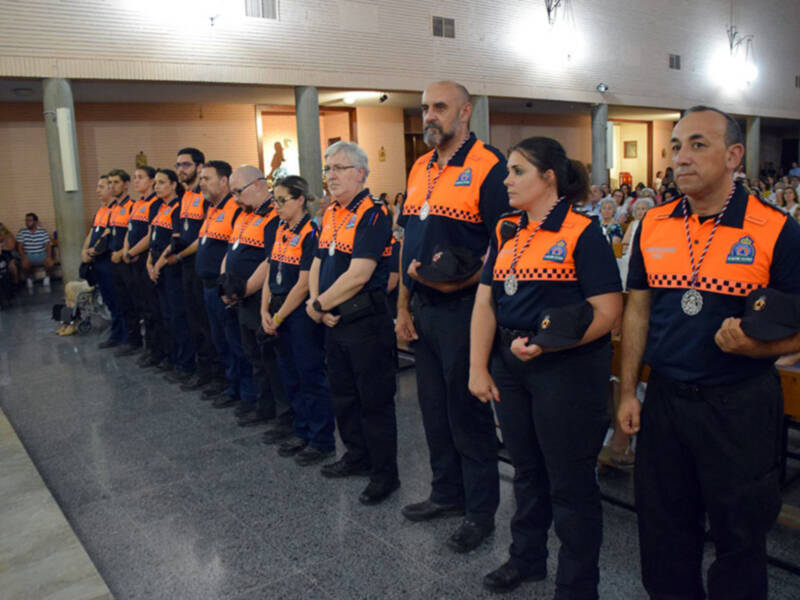 Imposición de la medalla de la Virgen del Perpetuo Socorro a los voluntarios  de Protección  Civil.
