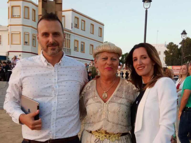 Chipiona dio la bienvenida al verano con la inauguración de las playas y la tradicional izada de banderas