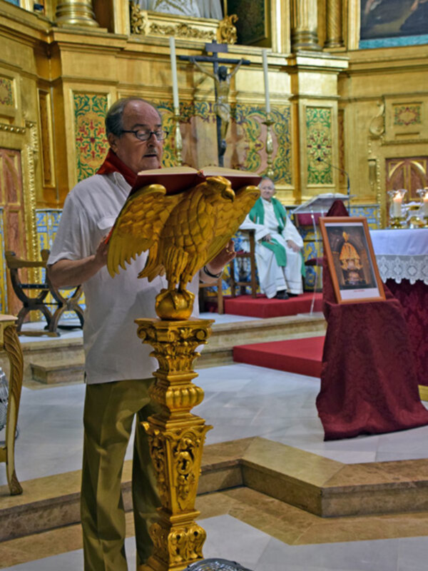 La Parroquia del Cerro del Águila celebro misa en honor al Patrón de Navarra.