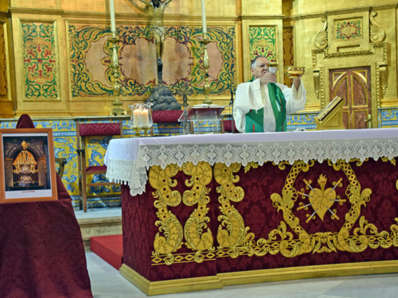 El hogar navarro celebraron una solemne misa en honor a San Fermín.