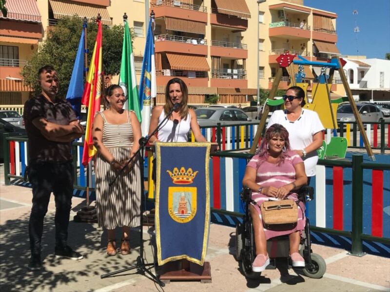 Inaugurado el primer parque infantil de Chipiona adaptado para personas con discapacidad