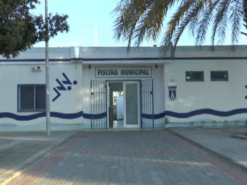 La piscina municipal de Chipiona reanudará su actividad el lunes 17 tras la parada anual de dos semanas para su puesta a punto