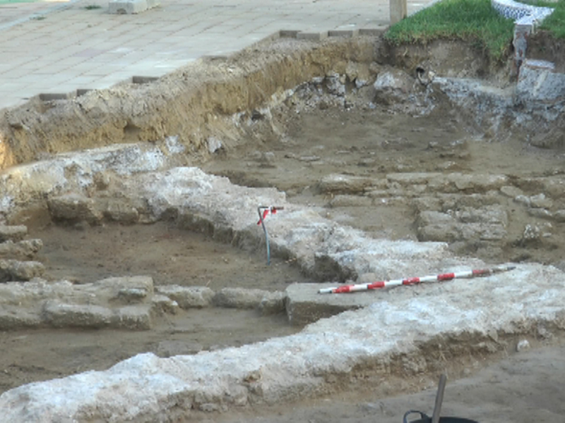 La primera semana de excavaciones en el Humilladero deja al descubierto una estructura cuadrangular del S. XVIII