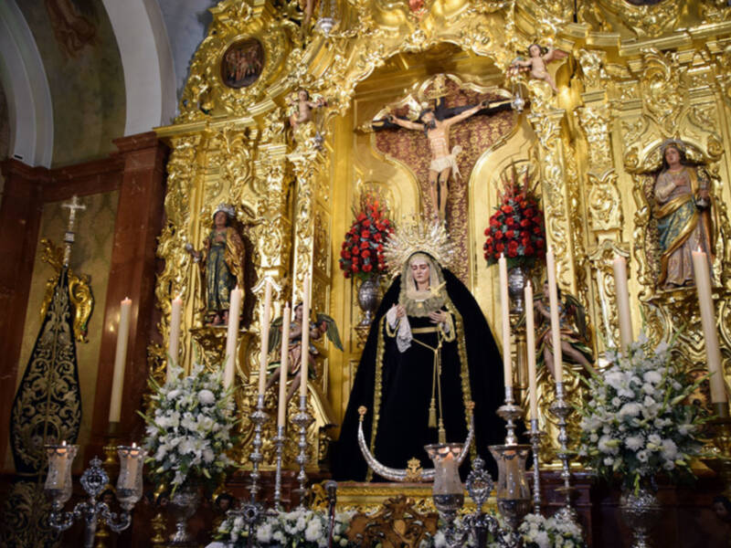 La Virgen de las Angustias de Alcalá del Rio  de luto en noviembre.