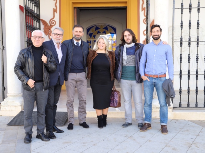El Ayuntamiento de Moguer dona el premio “Camilo” a la libertad que se concede a la mejor película LGTBIQ del Festival de Cine Iberoamericano
